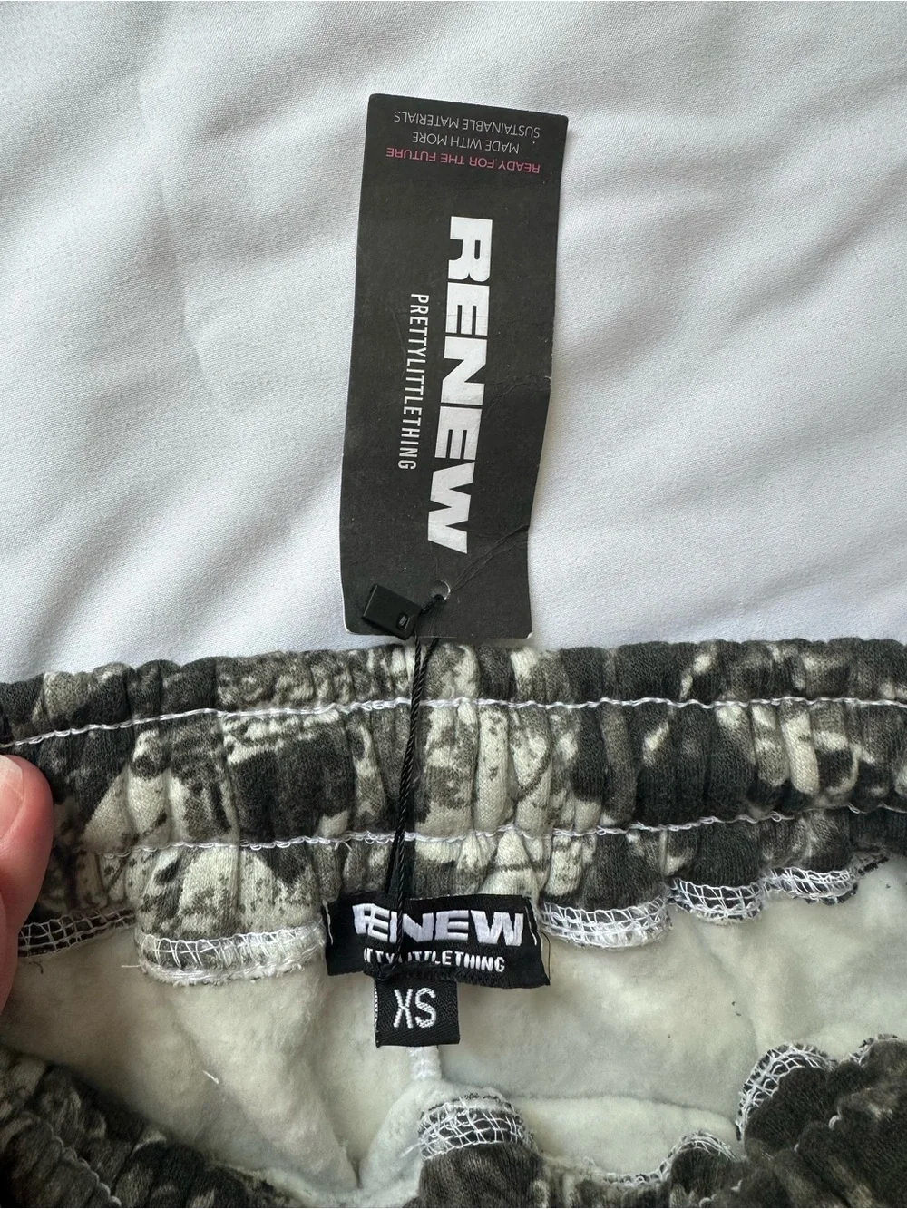 PrettyLittleThing Camo Sweatpants